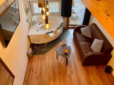 Ein Sitzbereich in der Unterkunft Chalet Hotel Adler