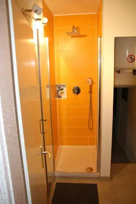 Ein Badezimmer in der Unterkunft Airolo with private parking