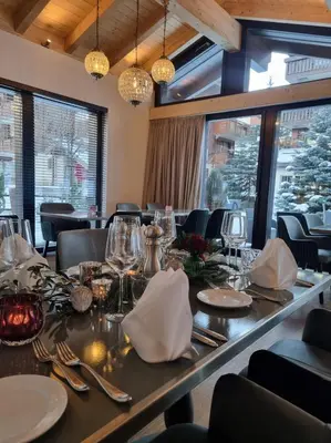 Ein Sitzbereich in der Unterkunft Le Mirabeau Resort & Spa