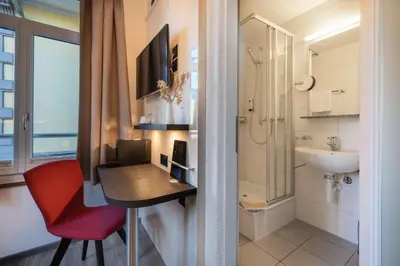 Ein Badezimmer in der Unterkunft Hotel Derby Interlaken - self check-in