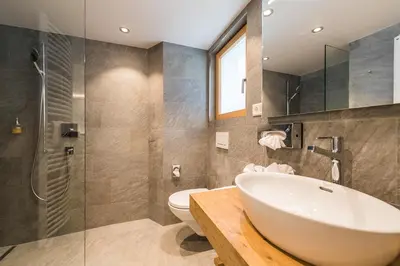 Ein Badezimmer in der Unterkunft Hotel Bella Vista Zermatt