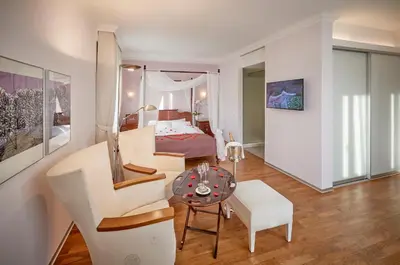 Ein Bett oder Betten in einem Zimmer der Unterkunft Hotel Eden Spiez