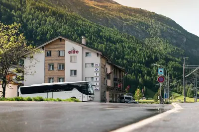 Ein allgemeiner Bergblick oder ein Berglick von des Hotels aus