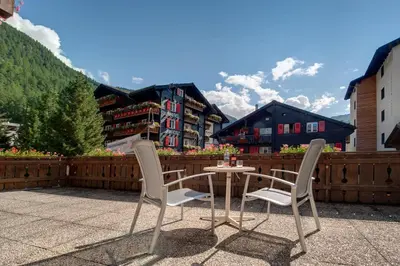 Ein allgemeiner Bergblick oder ein Berglick von des Hotels aus