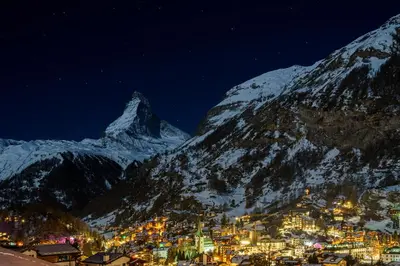 Ein allgemeiner Bergblick oder ein Berglick von des Hotels aus