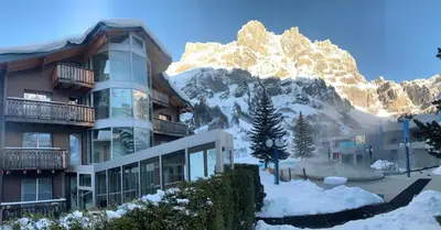 Ein allgemeiner Bergblick oder ein Berglick von des Hotels aus