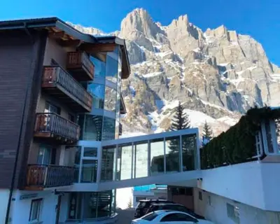Ein allgemeiner Bergblick oder ein Berglick von des Hotels aus