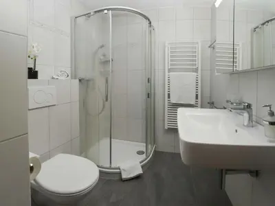 Ein Badezimmer in der Unterkunft Apartment Primavista-3 by Interhome