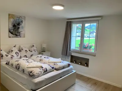Ein Bett oder Betten in einem Zimmer der Unterkunft Eiger, Jungfrau, luxury garden apartment