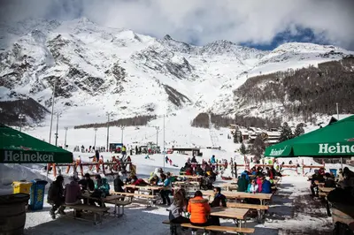 Hotel THE LARIX ski-in ski-out im Winter