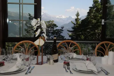 Ein allgemeiner Bergblick oder ein Berglick von des Hotels aus
