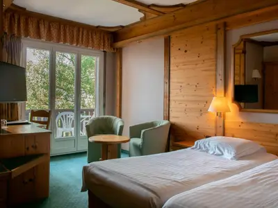Ein Bett oder Betten in einem Zimmer der Unterkunft Hotel-Restaurant Le Mont Paisible, Crans-Montana