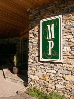 Ein Zertifikat, Auszeichnung, Logo oder anderes Dokument, das in der Unterkunft Hotel-Restaurant Le Mont Paisible, Crans-Montana ausgestellt ist