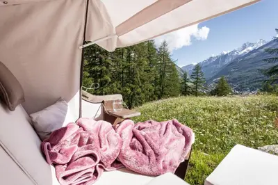 Ein allgemeiner Bergblick oder ein Berglick von des Chalets aus
