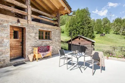 Das Gebäude in dem sich das Chalet befindet