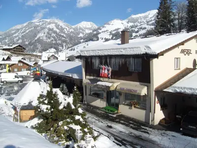 Ein allgemeiner Bergblick oder ein Berglick von des Hotels aus