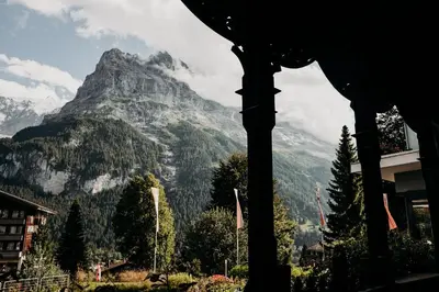 Ein allgemeiner Bergblick oder ein Berglick von des Hotels aus