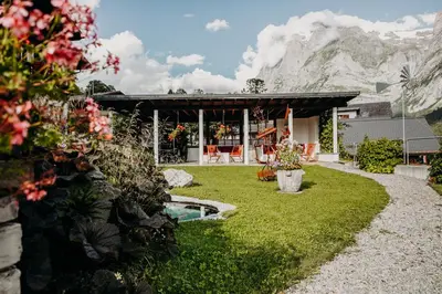 Ein allgemeiner Bergblick oder ein Berglick von des Hotels aus