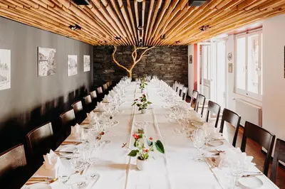 Ein Restaurant oder anderes Speiselokal in der Unterkunft Parkhotel Schoenegg