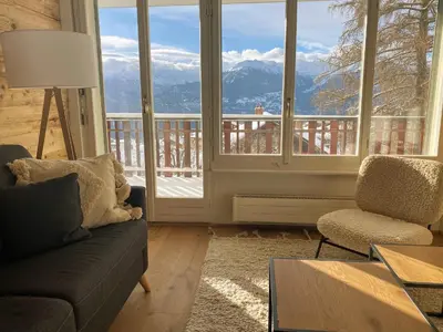 Ein allgemeiner Bergblick oder ein Berglick von der Ferienwohnung aus