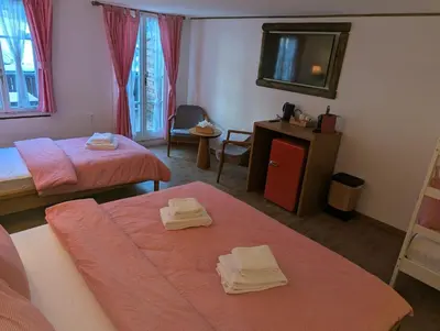 Ein Bett oder Betten in einem Zimmer der Unterkunft Hotel Schützen Lauterbrunnen