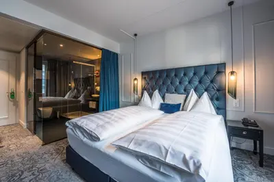Ein Bett oder Betten in einem Zimmer der Unterkunft Parkhotel Gunten – Beach & Spa
