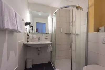 Ein Badezimmer in der Unterkunft Parkhotel Gunten – Beach & Spa