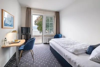 Ein Bett oder Betten in einem Zimmer der Unterkunft Parkhotel Gunten – Beach & Spa