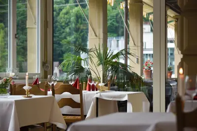 Ein Restaurant oder anderes Speiselokal in der Unterkunft Budget Waldhotel Unspunnen