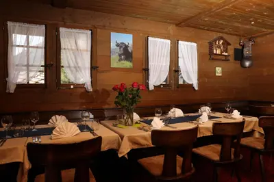 Ein Restaurant oder anderes Speiselokal in der Unterkunft Hotel Restaurant Mattmarkblick