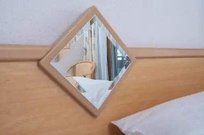 Ein Bett oder Betten in einem Zimmer der Unterkunft Hotel Alpenhof