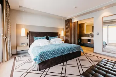 Ein Bett oder Betten in einem Zimmer der Unterkunft BEATUS Wellness- & Spa-Hotel