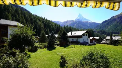 Ein allgemeiner Bergblick oder ein Berglick von der Ferienwohnung aus