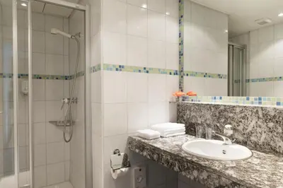 Ein Badezimmer in der Unterkunft Hotel Victoria Lauberhorn Wengen, a Faern Collection Hotel