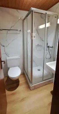 Ein Badezimmer in der Unterkunft Hotel Fassbind Beausite