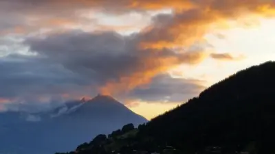 Ein allgemeiner Bergblick oder ein Berglick von des Hotels aus