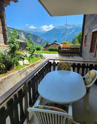 Ein allgemeiner Bergblick oder ein Berglick von der Ferienwohnung aus