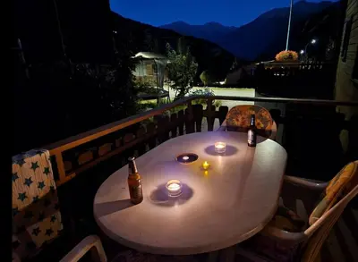 Ein allgemeiner Bergblick oder ein Berglick von der Ferienwohnung aus