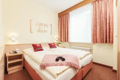 Ein Bett oder Betten in einem Zimmer der Unterkunft Le Petit CHARME-INN