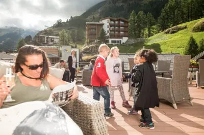 Ein allgemeiner Bergblick oder ein Berglick von des Hotels aus