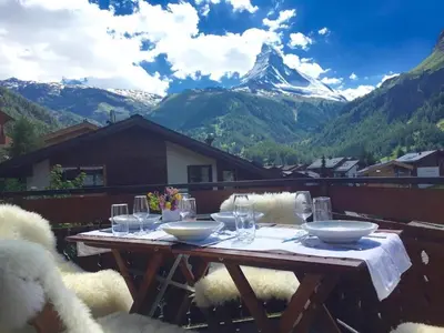 Ein allgemeiner Bergblick oder ein Berglick von der Ferienwohnung aus