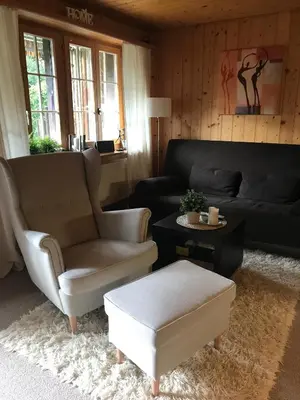 Ein Sitzbereich in der Unterkunft Ferienwohnung Résidence Sonnegg - Hein