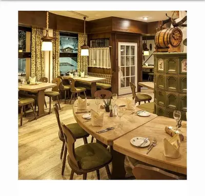 Ein Restaurant oder anderes Speiselokal in der Unterkunft Wohnung mit See und Bergsicht im vier Sterne Hotel