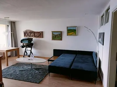 Ein Sitzbereich in der Unterkunft Wohnung mit See und Bergsicht im vier Sterne Hotel