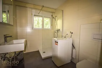Ein Badezimmer in der Unterkunft Apartment A im Grünen, Mörel Breiten