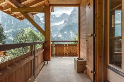 Ein allgemeiner Bergblick oder ein Berglick von der Ferienwohnung aus