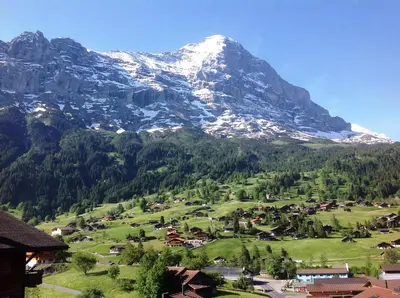 Ein allgemeiner Bergblick oder ein Berglick von der Ferienwohnung aus