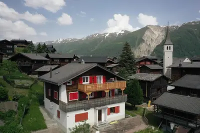 Ein allgemeiner Bergblick oder ein Berglick von der Ferienwohnung aus