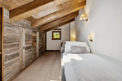 Ein Bett oder Betten in einem Zimmer der Unterkunft Chalet Skyfall by Mrs Miggins