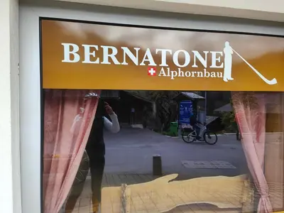 Ein Zertifikat, Auszeichnung, Logo oder anderes Dokument, das in der Unterkunft Mountain Village Room ausgestellt ist